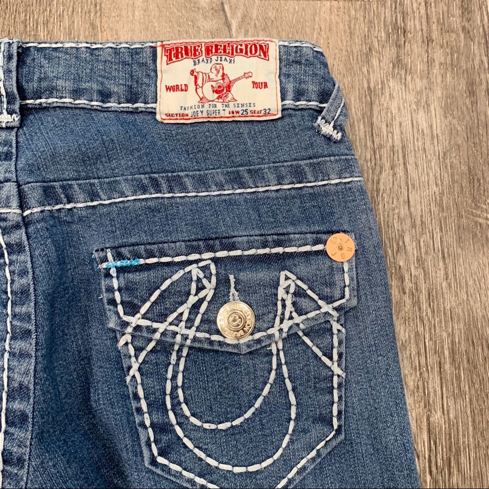 True Religion Light Wash Straight Leg Jeans 25